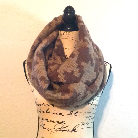 Accessories - Infinity scarf